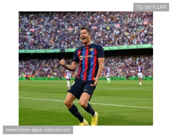 巴萨边路突破后点补射，诺坎普掌声如潮